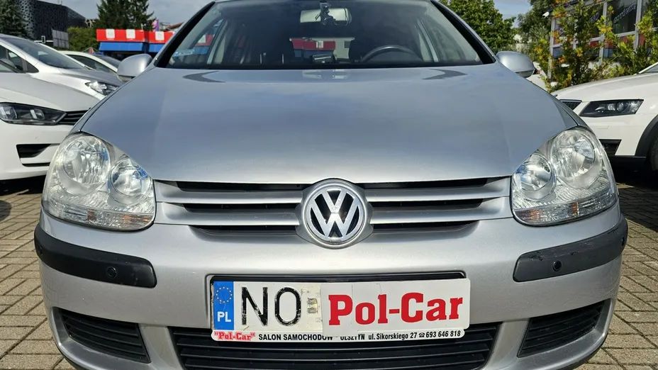 VOLKSWAGEN Golf -