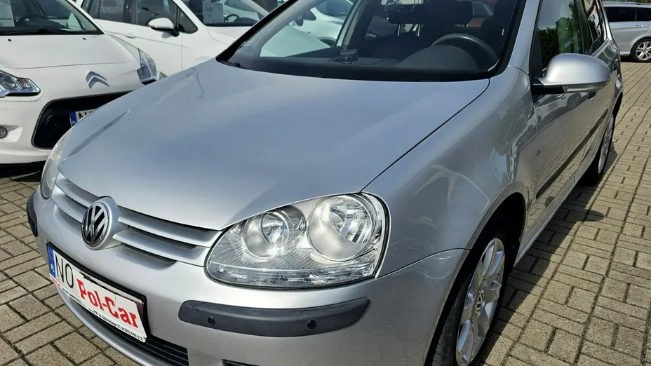 VOLKSWAGEN Golf -