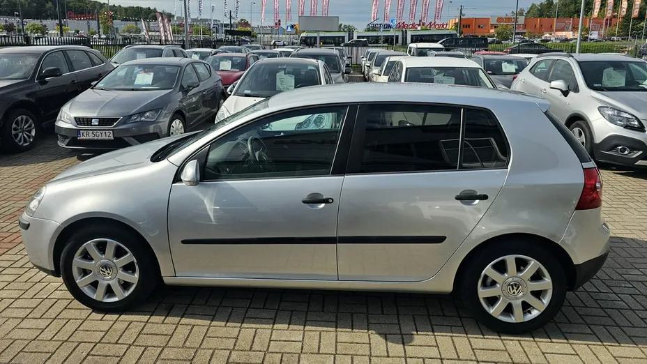 VOLKSWAGEN Golf -