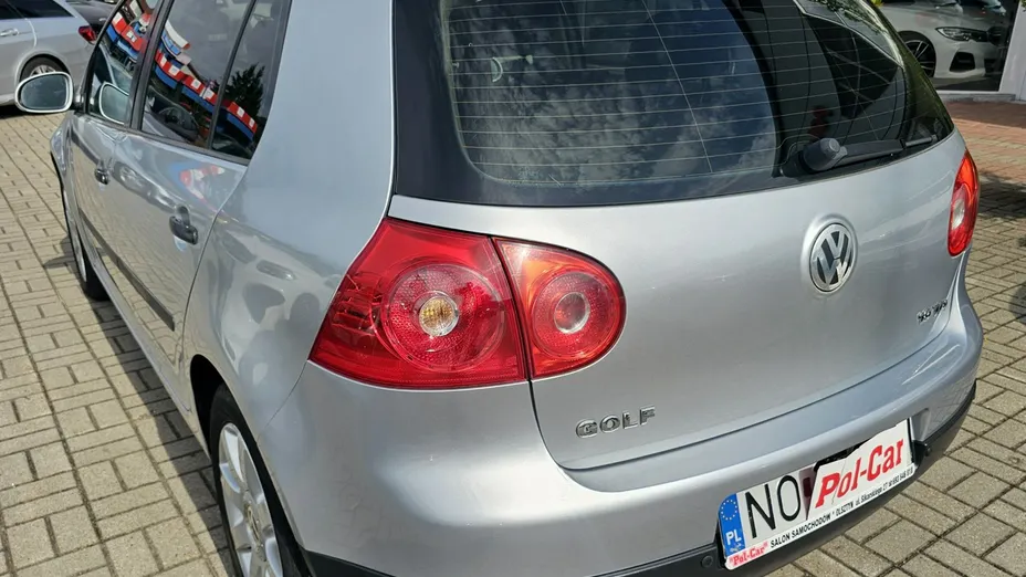 VOLKSWAGEN Golf -
