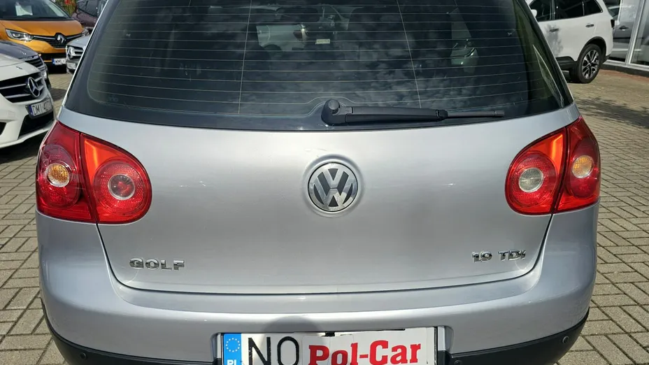 VOLKSWAGEN Golf -