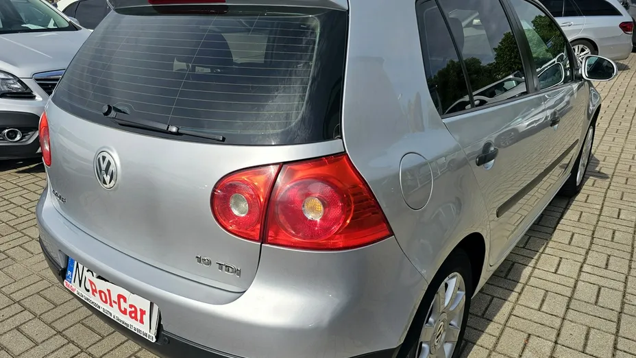 VOLKSWAGEN Golf -
