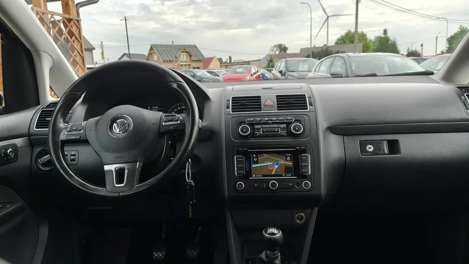 VOLKSWAGEN Touran -