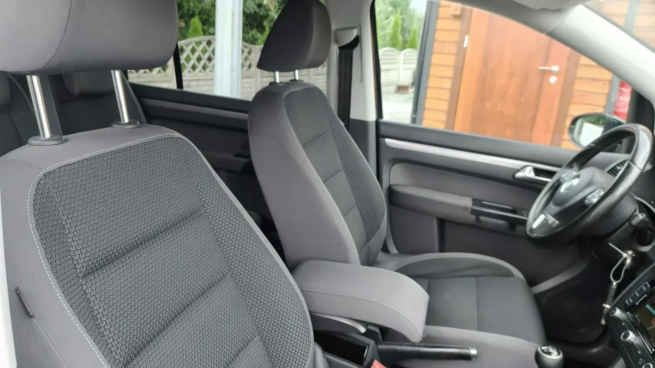 VOLKSWAGEN Touran -