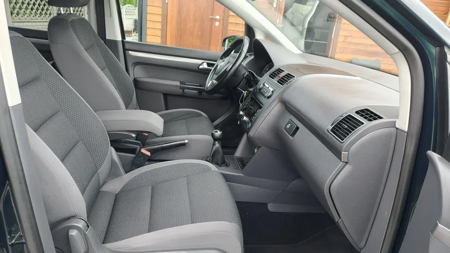 VOLKSWAGEN Touran -