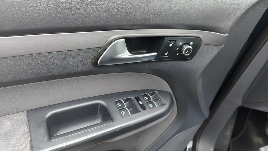 VOLKSWAGEN Touran -