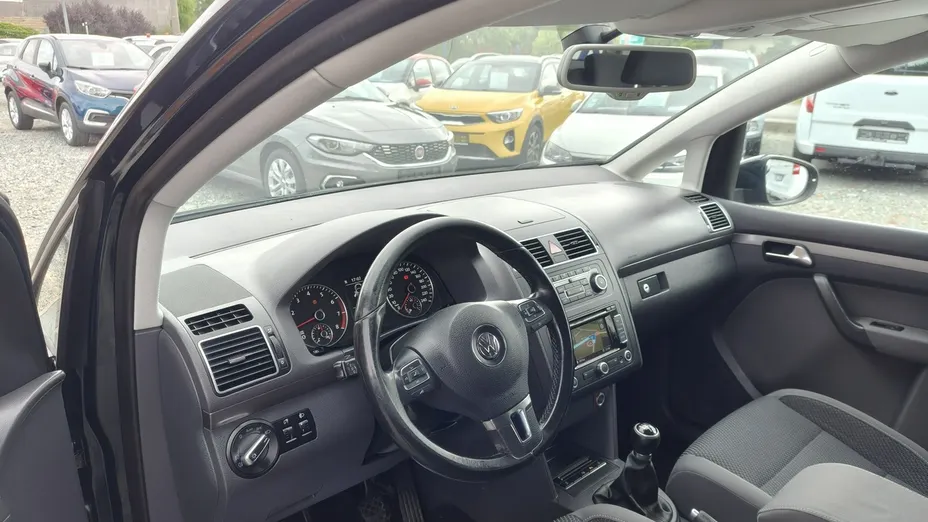 VOLKSWAGEN Touran -