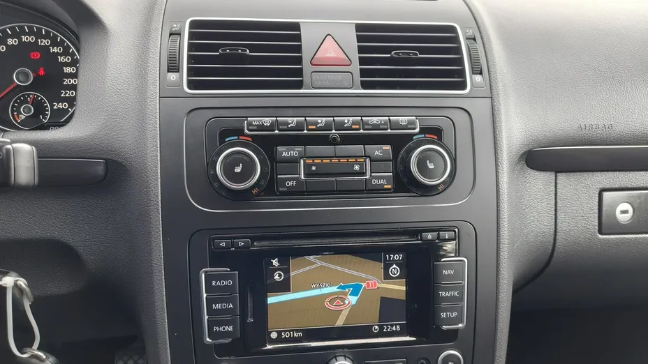 VOLKSWAGEN Touran -