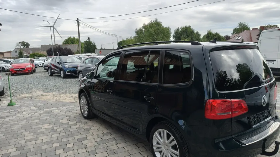 VOLKSWAGEN Touran -