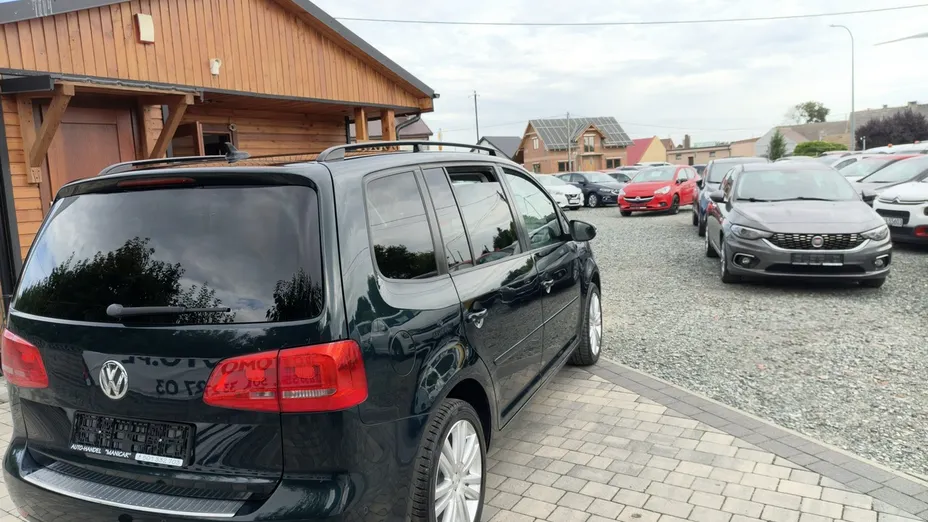 VOLKSWAGEN Touran -