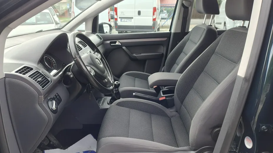 VOLKSWAGEN Touran -