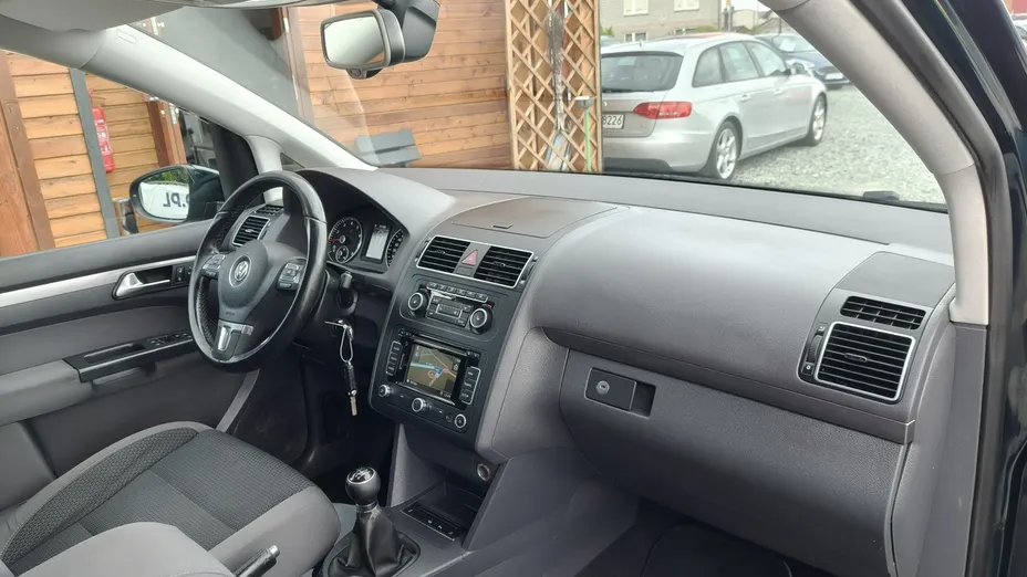 VOLKSWAGEN Touran -