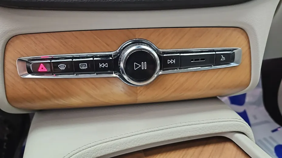 VOLVO XC90 -