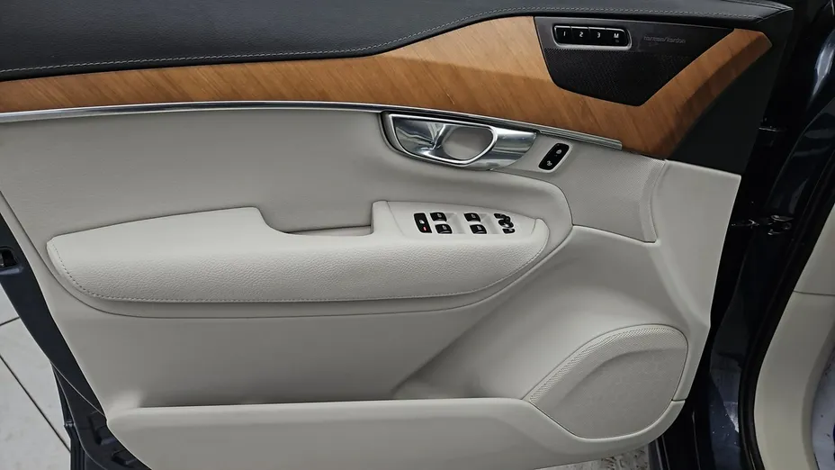 VOLVO XC90 -
