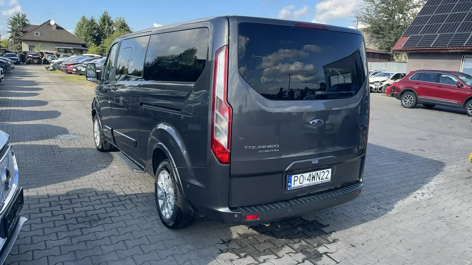 FORD Tourneo Custom -