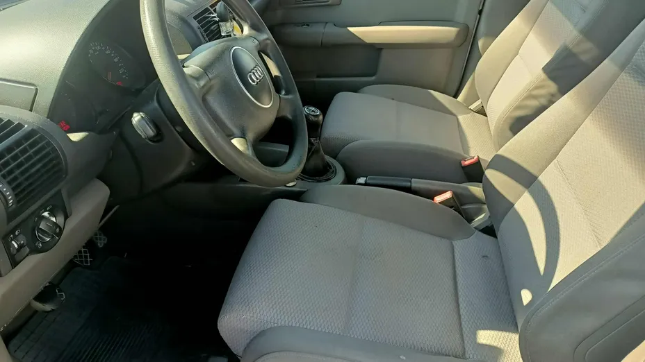 AUDI A2 -