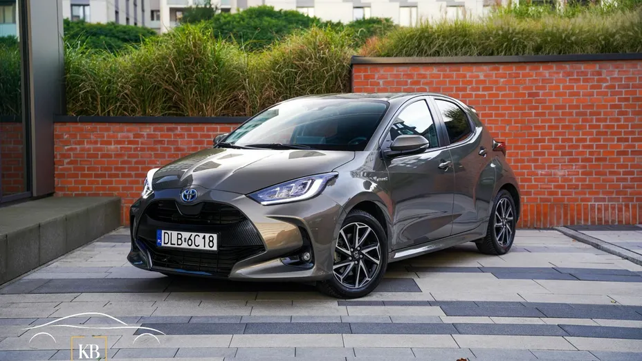 TOYOTA Yaris -