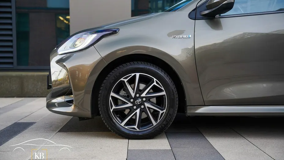 TOYOTA Yaris -