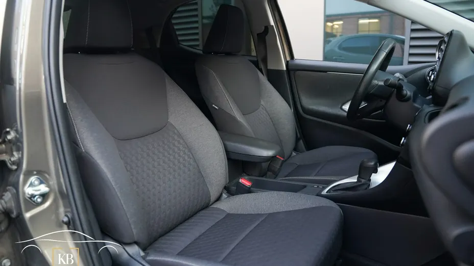 TOYOTA Yaris -