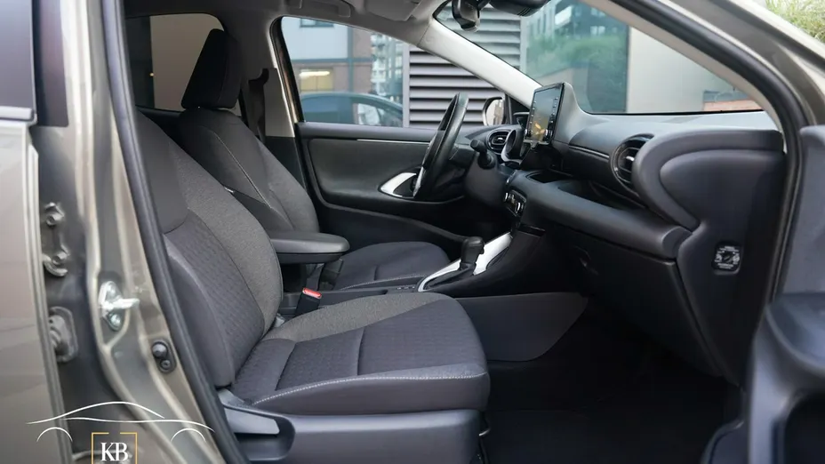 TOYOTA Yaris -