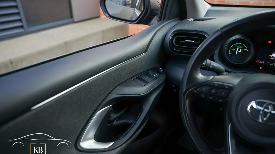 TOYOTA Yaris -