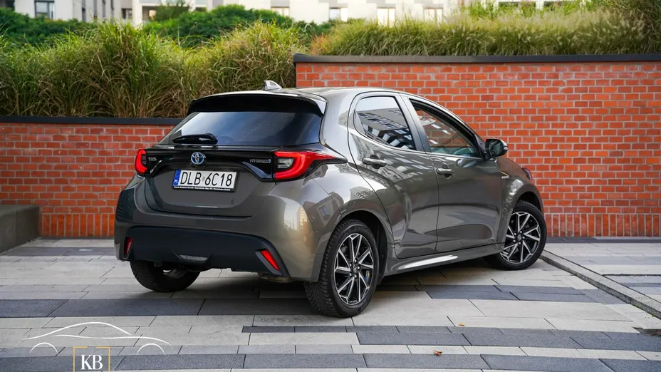 TOYOTA Yaris -