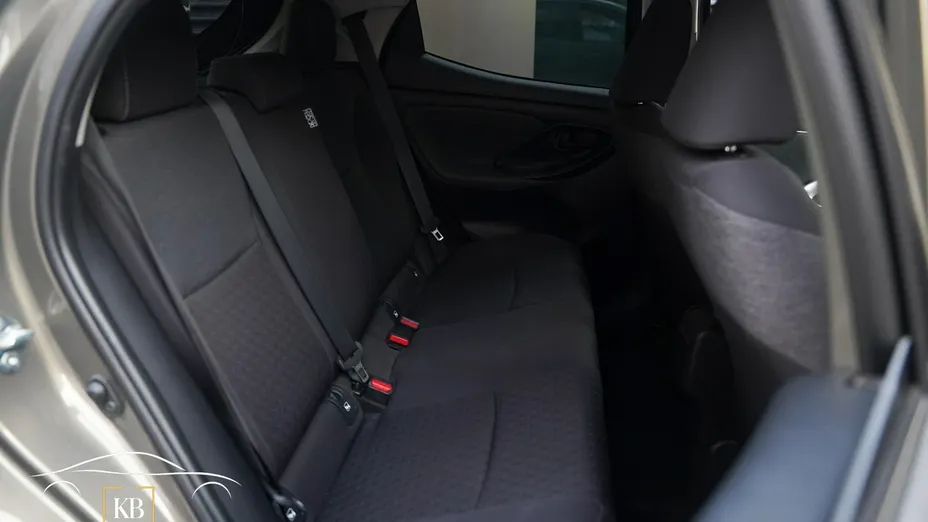 TOYOTA Yaris -