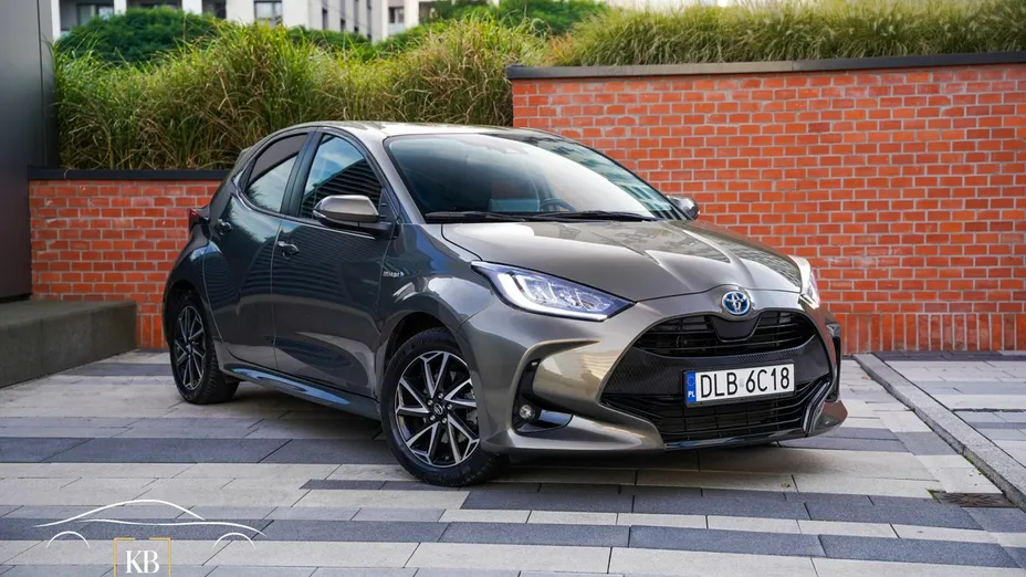 TOYOTA Yaris -