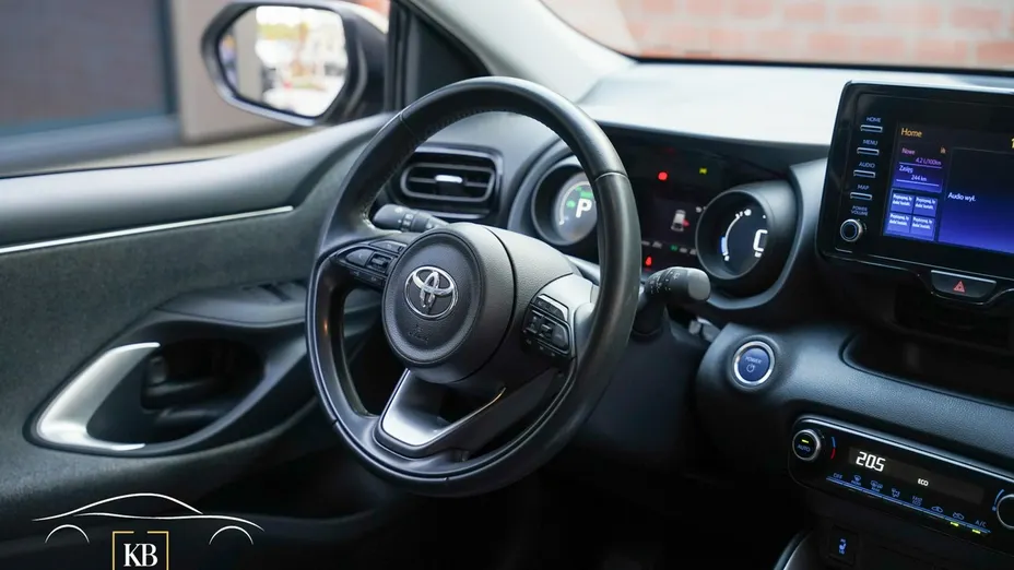 TOYOTA Yaris -