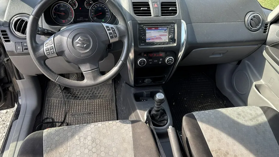 SUZUKI SX4 -