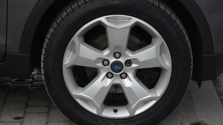 FORD Kuga -