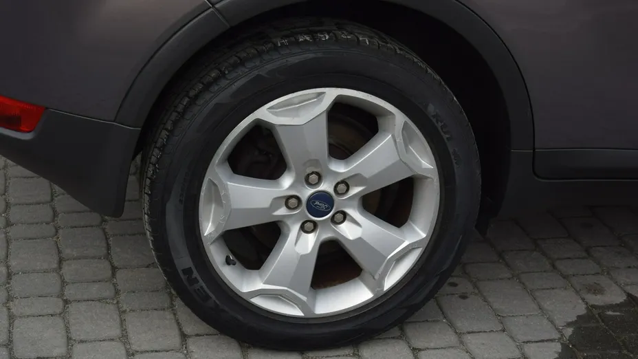 FORD Kuga -