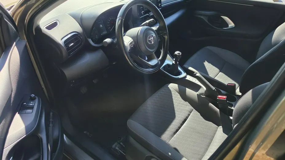 TOYOTA Yaris -