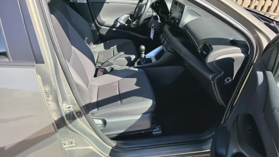 TOYOTA Yaris -
