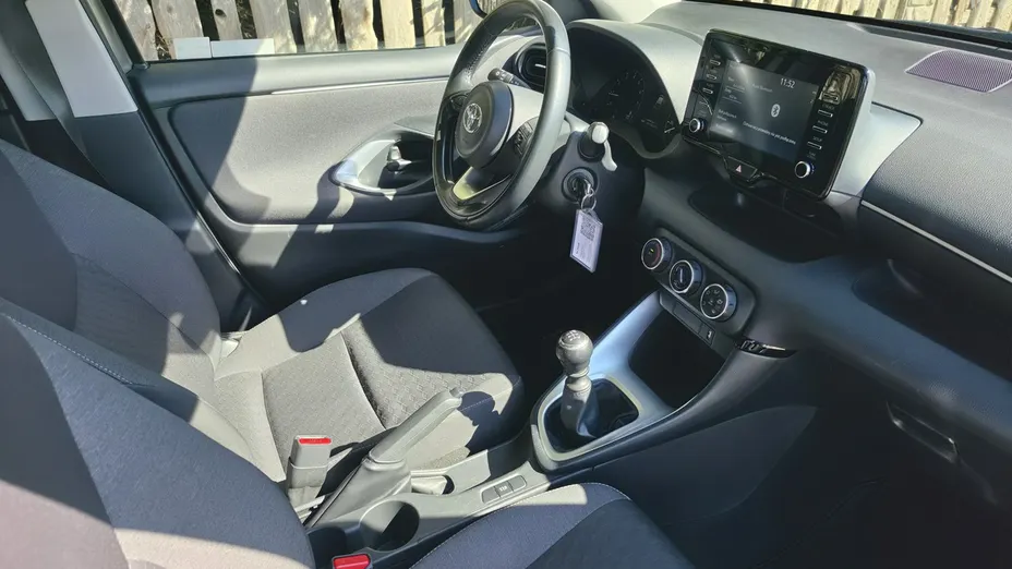 TOYOTA Yaris -
