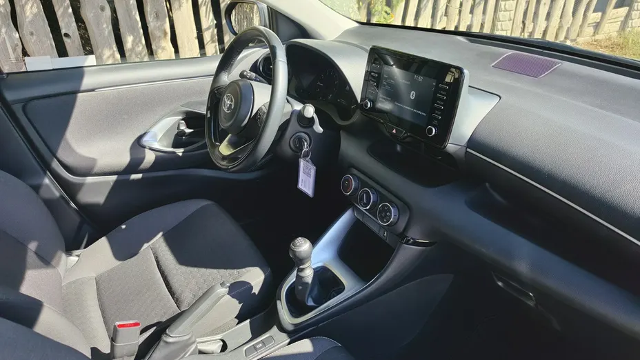 TOYOTA Yaris -
