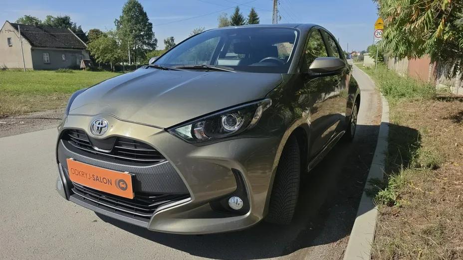 TOYOTA Yaris -