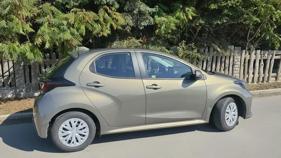 TOYOTA Yaris -