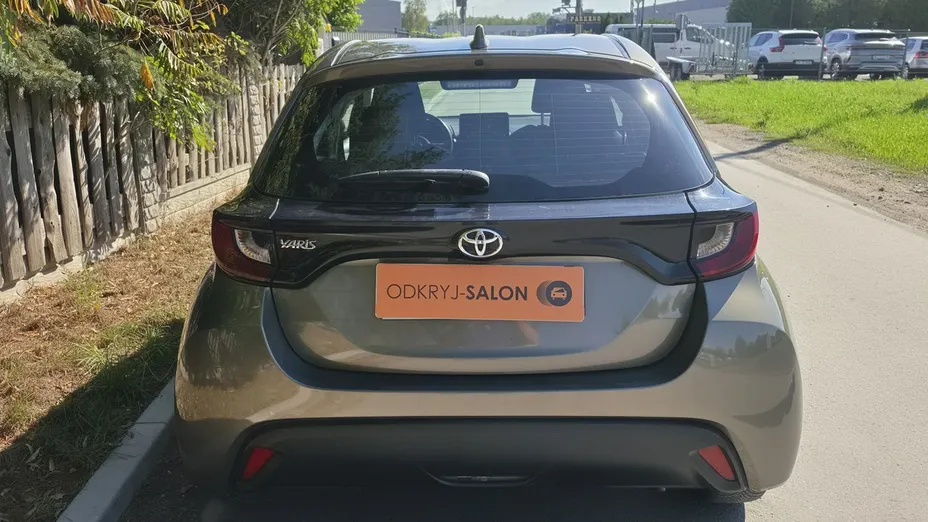 TOYOTA Yaris -