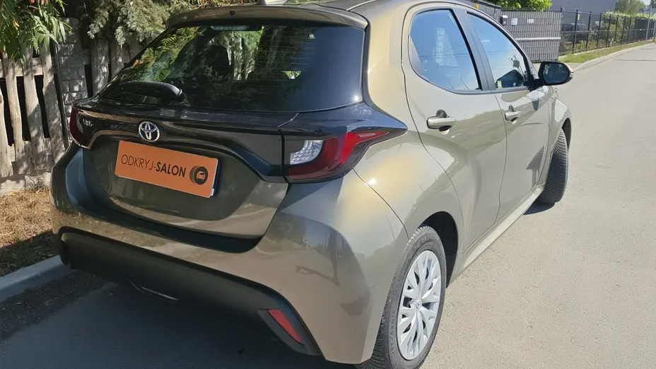 TOYOTA Yaris -
