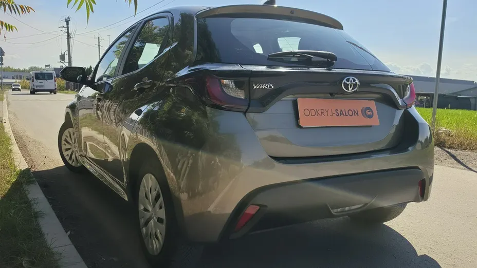 TOYOTA Yaris -