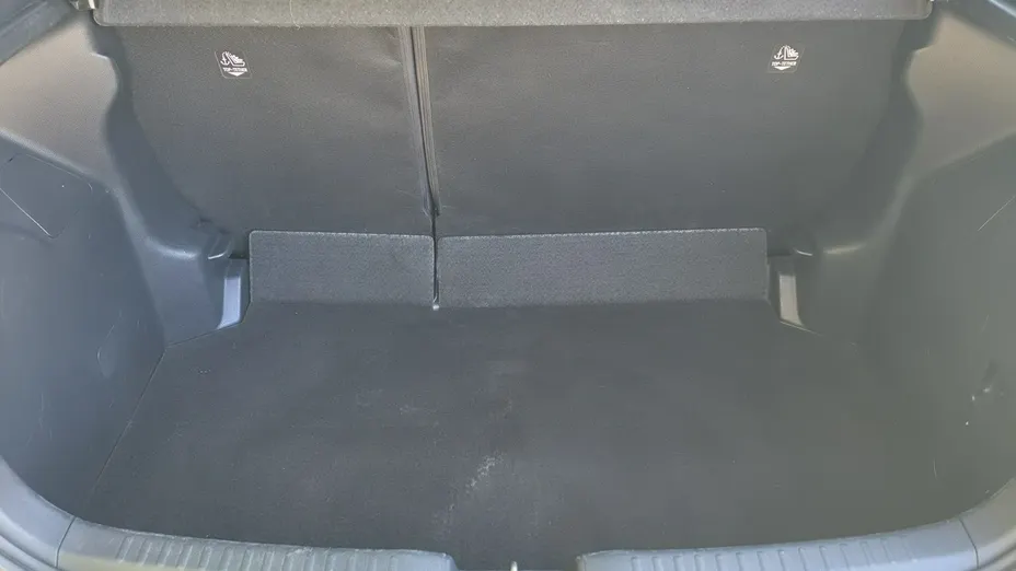 TOYOTA Yaris -