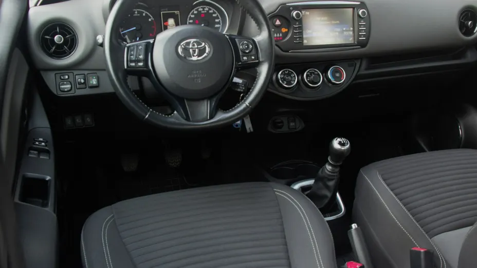 TOYOTA Yaris -