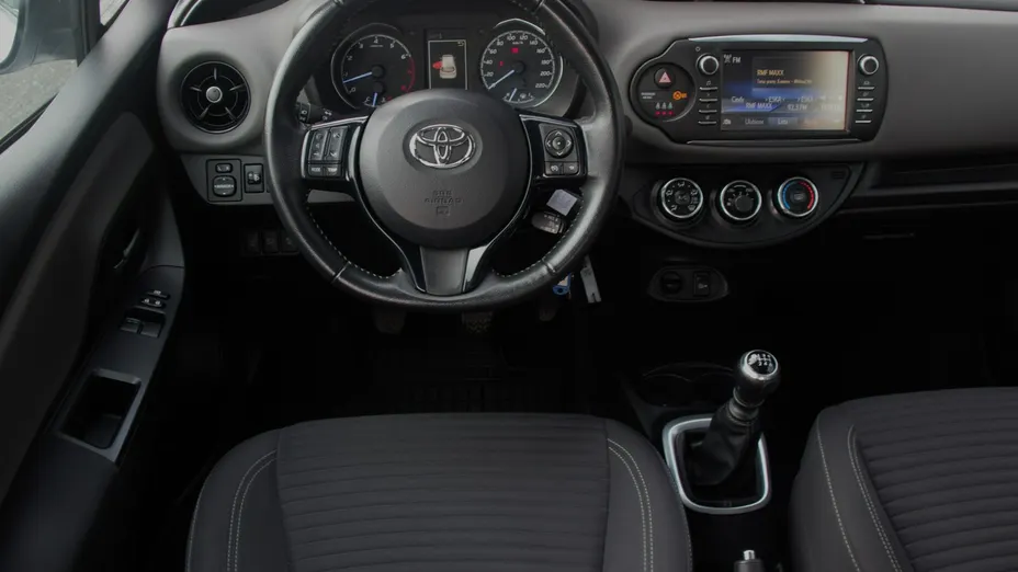 TOYOTA Yaris -