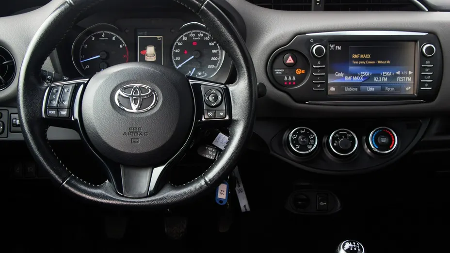 TOYOTA Yaris -
