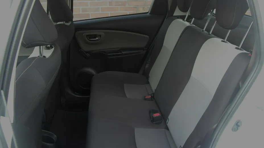 TOYOTA Yaris -