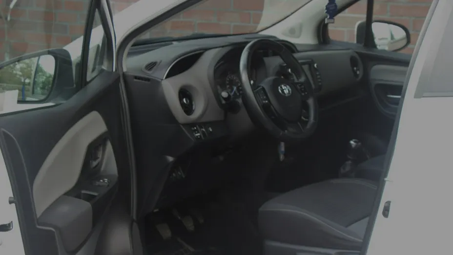 TOYOTA Yaris -
