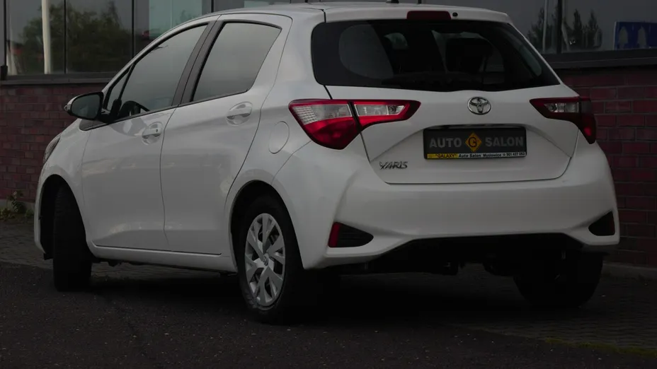 TOYOTA Yaris -