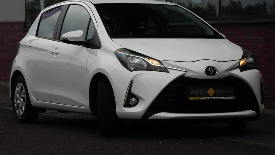 TOYOTA Yaris -