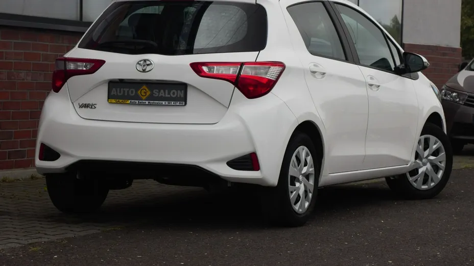 TOYOTA Yaris -